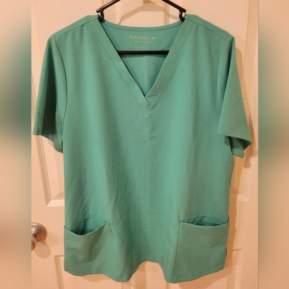 Mandala scrubs set Surgical green